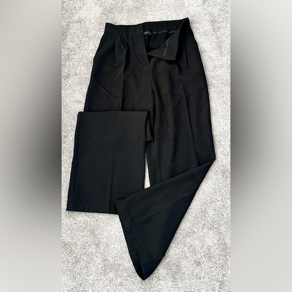 Pleated in the back,fancy pantsuit.